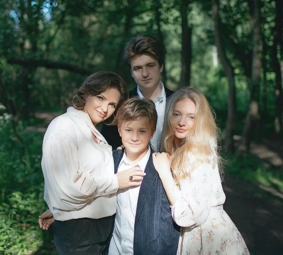 Екатерина Солоцинская с детьми