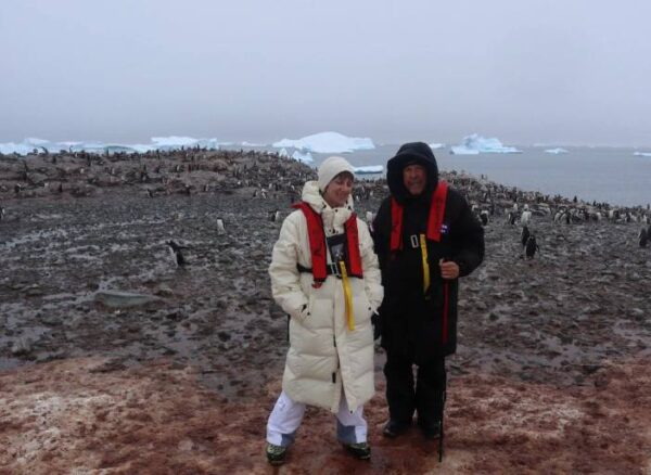 Андрей Макаревич* вместе с женой совершили путешествие под парусом в Антарктиду