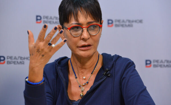 Ирина Хакамада с особенной дочерью улетела на Маврикий