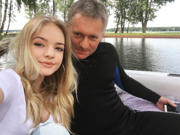 Дмитрий Песков с дочерью Лизой, фото:tvcenter.ru
