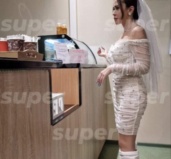 Успенская не стала объяснять появление ее дочери в фате и свадебном платье в кафе