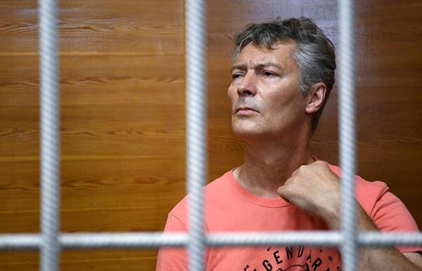 Стало известно, что Пугачёва отправила в суд Екатеринбурга обращение, в котором поддержала опального Евгения Ройзмана*