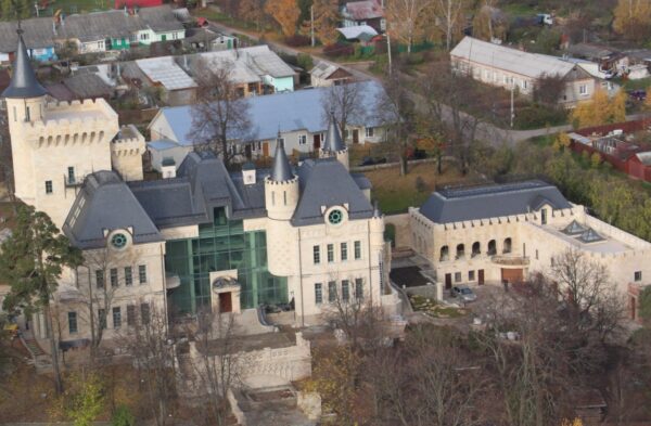Знаменитый замок иноагента Галкина* и Пугачевой находится под арестом: продать нельзя, переписать - тоже