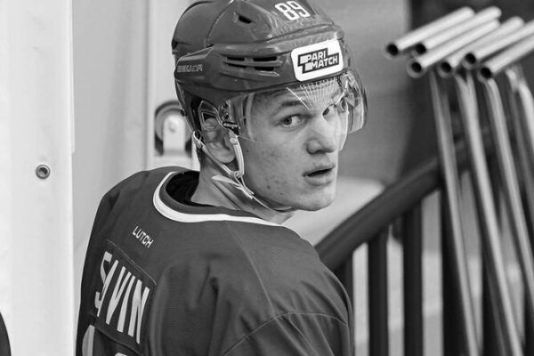 Трагическая гибель молодого хоккеиста: Георгий Савин выпал из окна 18-го этажа в Рязани
