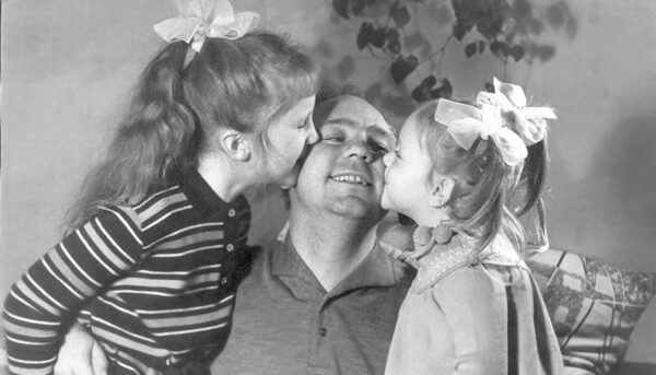 Николай Рыбников с дочерьми