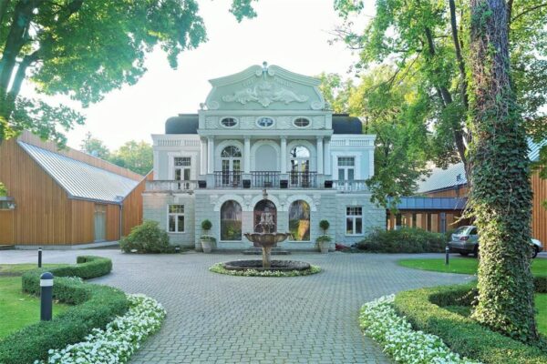 В Сеть попали фото роскошного особняка в Латвии, где будет жить Пугачева