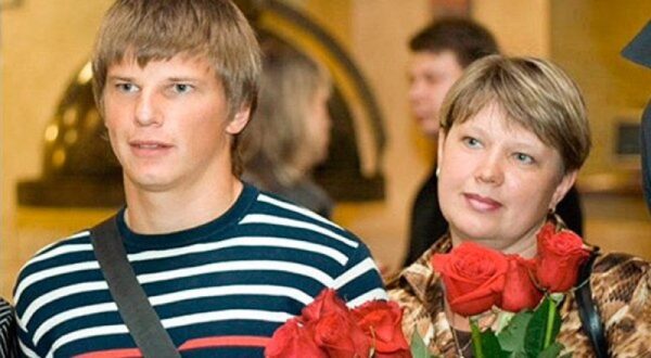 Мать Аршавина: "Если бы рядом с ним были другие женщины, которых интересовали бы не только деньги, возможно, он добился бы больших успехов"
