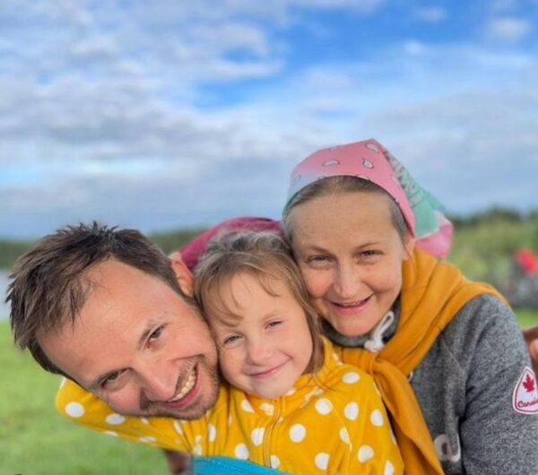 Яне Сексте с мужем и дочкой