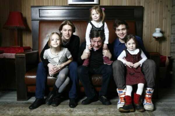 Михаил Ефремов с семьей