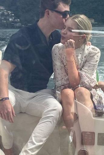 Устинья Малинина и ее возлюбленный Зак наслаждаются романтическим отдыхом на озере Комо