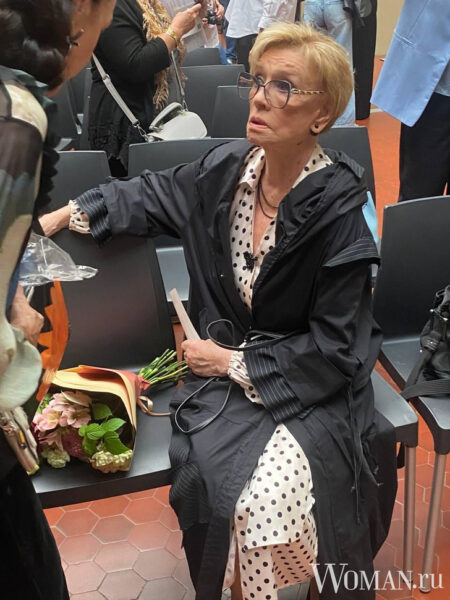 После долгого затишья овдовевшая 81-летняя Вера Алентова неожиданно появилась на публике с обручальным кольцом