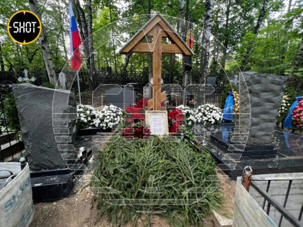 Стало известно, что Евгений Пригожин обрел последнее пристанище на Пороховском кладбище