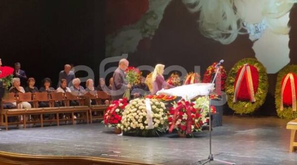 Стало известно, что в Москве прощаются с Ириной Мирошниченко