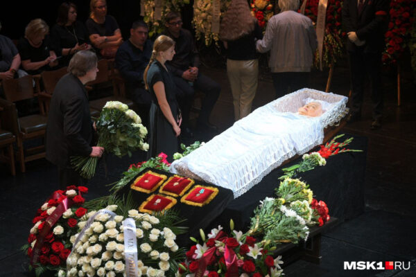 В Сети оценили гроб Ирины Мирошниченко стоимостью 300 тысяч рублей