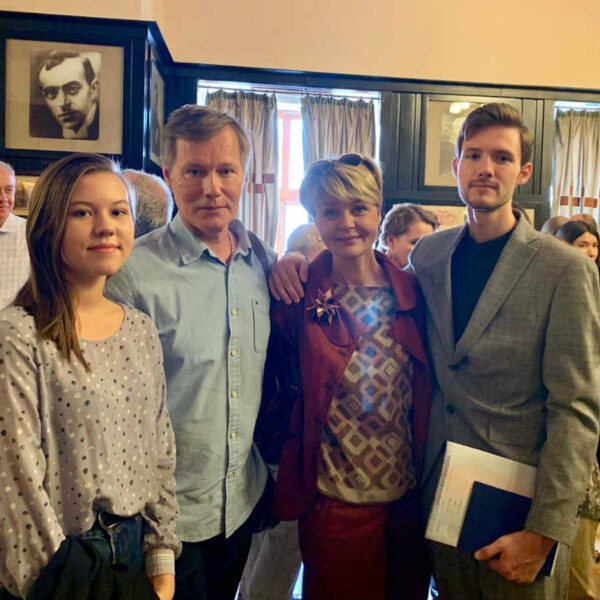 Юлия Меньшова со своей семьей