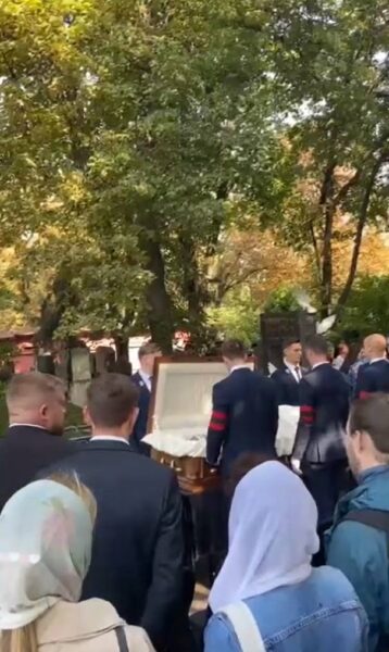 Сын не выдержал и заплакал: в Москве похоронили Глеба Панфилова рядом с Инной Чуриковой