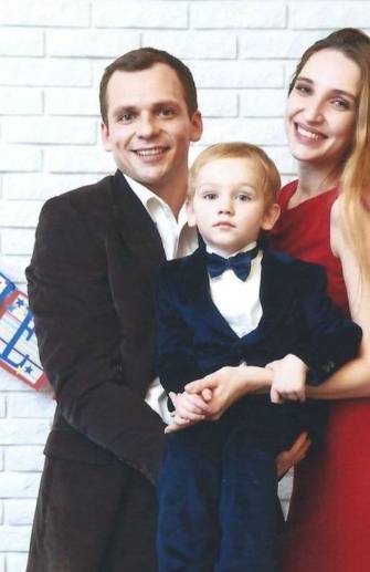 40-летний актер Алексей Янин, которого сегодня похоронили в Сети, вероятно, жив