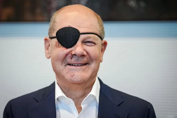 "Пират Шольц", - канцлер Германии опубликовал фото с повязкой на глазу после падения и сразу стал объектом насмешек