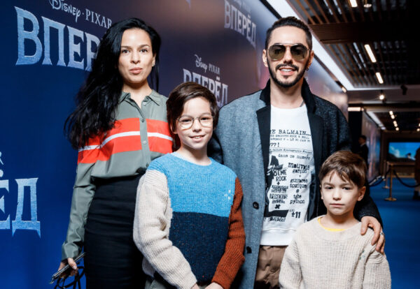 Тимур Родригез с семьей