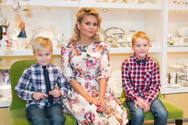 Ксения Новикова с детьми