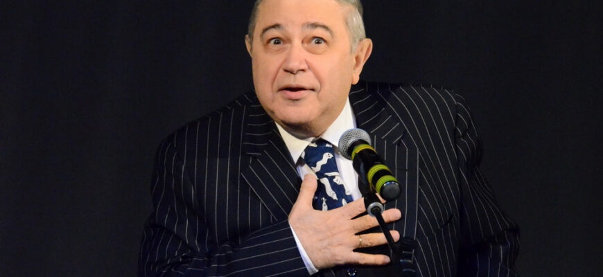 Евгений Петросян