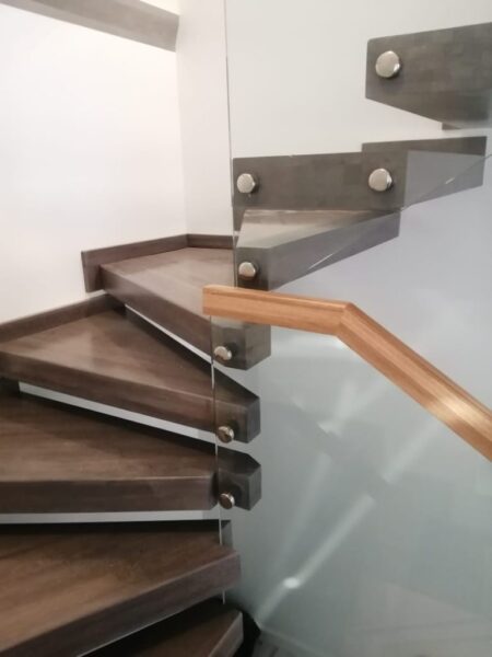 Консольные лестницы: место в современных тенденциях дизайна интерьера