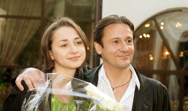 На 23 года моложе, была еще студенткой: что известно о жене Олега Меньшикова, и почему она не родила ребенка актеру