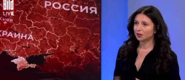 Дочь Геннадия Хазанова живет в Лондоне, участвует в информационном противостоянии против России, но зарабатывает в Москве