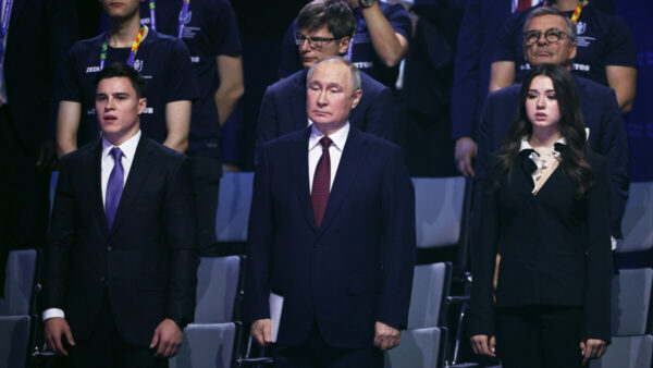 Стояла рядом с президентом, еле сдерживая слезы: грустная Камила Валиева появилась на публике