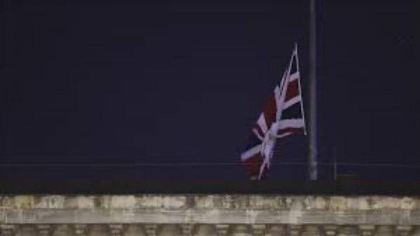 Кто-то все-таки умер: тревожный знак, подтверждающий трагедию в Букингемском дворце
