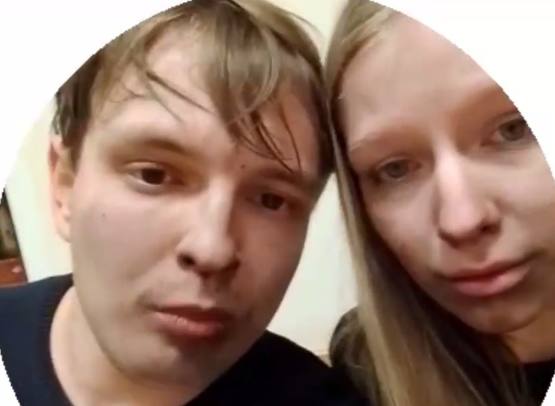 Стало известно, что уличный музыкант Миша Ретро вывел несколько человек из горящего «Крокуса»