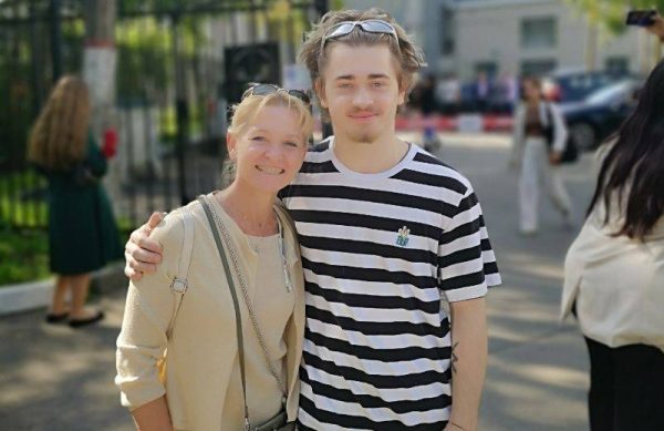 Победитель шоу «Голос» Рутгер Гарехт спас свою маму во время трагедии в "Крокусе"