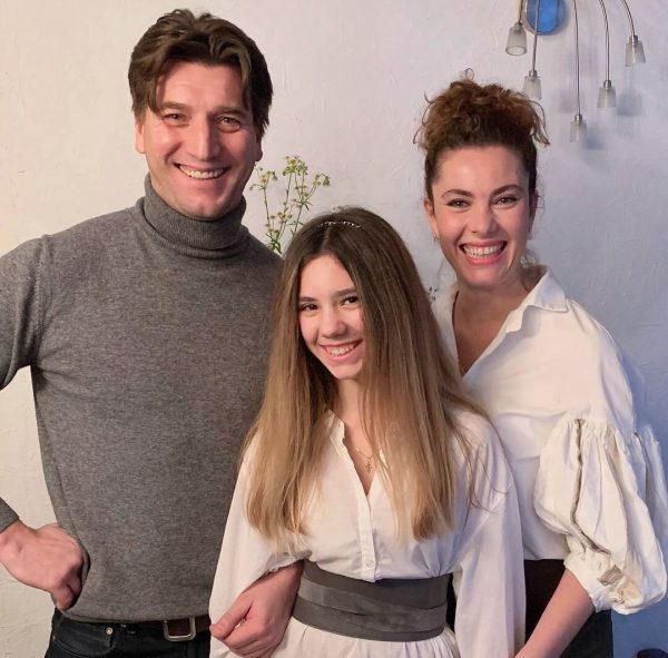 Как выглядит взрослая дочь Александра Устюгова и Янины Соколовской и где она живет