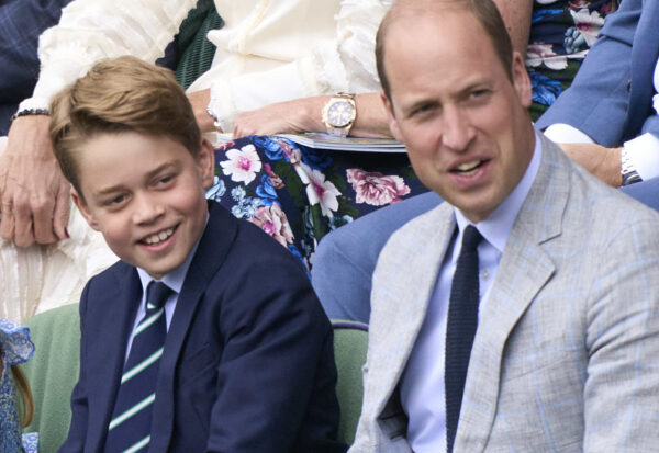 Стало известно, что принц Уильям вместе с сыном Джорджем появились на футбольном матче