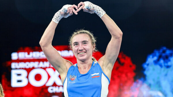 Золотая медалистка чемпионата Европы по боксу в Белграде Юлия Чумгалакова сама пела гимн России после его отключения