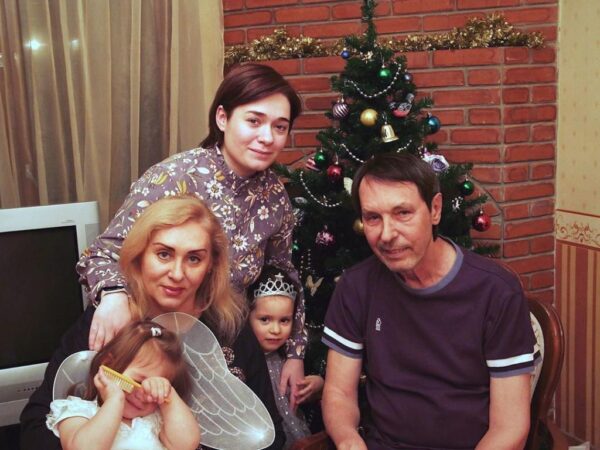 Жена Николая Носкова раскрыла горькую правду о состоянии певца: "Плохо говорит, умерли клетки мозга, почти парализована правая часть"