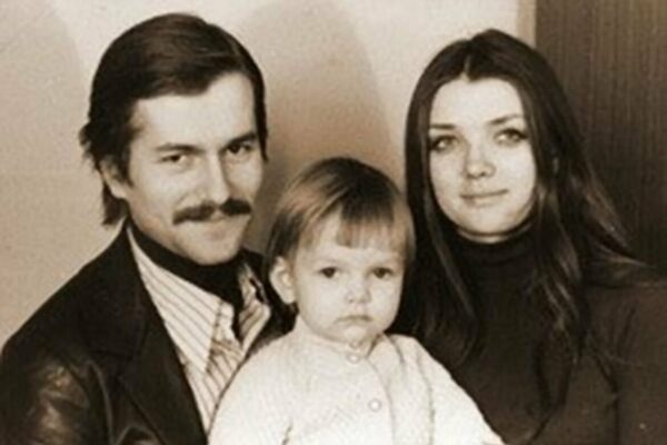 Игорь Ливанов с женой и дочкой, которые погибли при крушении поезда