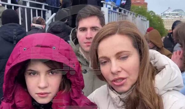 "Кто не приехал на Парад, делают большую ошибку", - Екатерина Гусева и Владимир Машков поддержали отечество в важный день