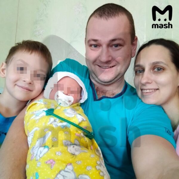 Родители младенца, которого вытащил из-под завалов белгородской многоэтажки случайный прохожий, в поисках спасителя сына