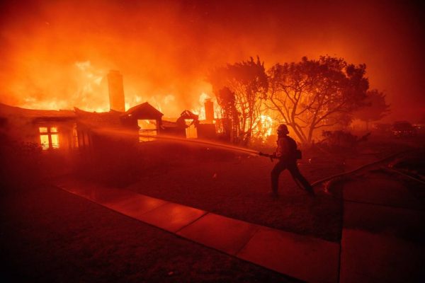 Впереди Беверли-Хиллз: сгорели дома Леонардо Ди Каприо и Пэрис Хилтон