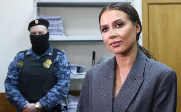 Лерчек снова в долгах: суд обязал блогера платить коммуналку