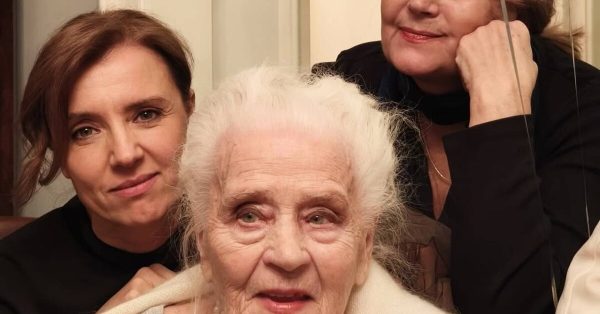 Ветеран военных лет и хранительница семейных традиций: мама Ирины Алферовой отметила 103-летие с дочерью и внучкой, и рассказала о секрете своего долголетия