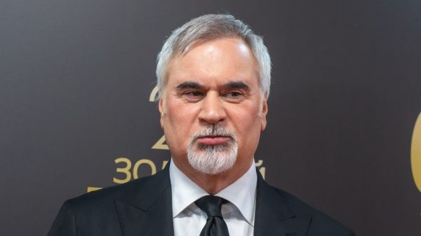Валерия Меладзе засняли с внуком во время прогулки