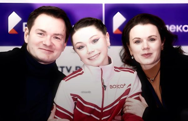 Мария Петрова и Алексей Тихонов с дочкой
