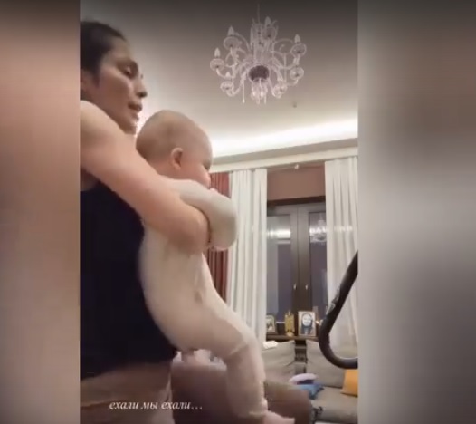 42-летняя Сати Казанова показала дочь
