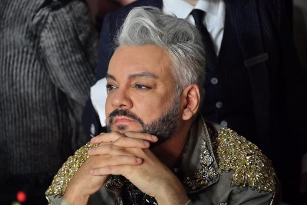 Филипп Киркоров поет через боль: голос певца сдал после травмы