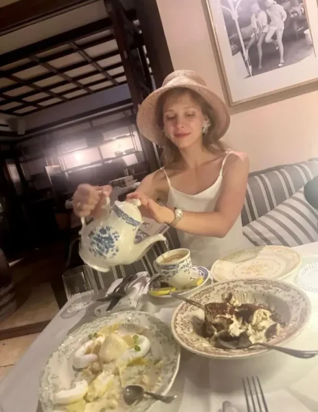 Лиза Арзамасова вместе с мужем отдыхает на Лазурном Берегу