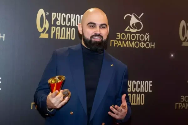 Особняк Artik’a в Подмосковье разрушается без хозяина