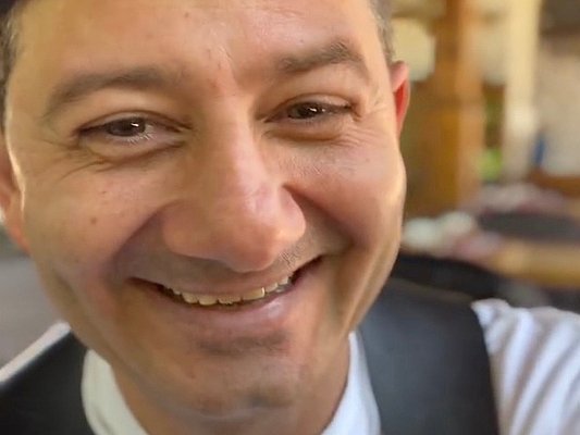 Михаил Галустян сбрил бороду после развода: фанаты ошеломлены преображением