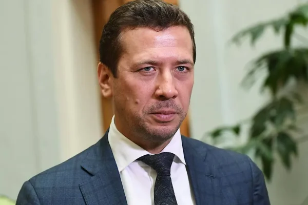Разведенный Андрей Мерзликин устроил вечеринку с танцами на яхте
